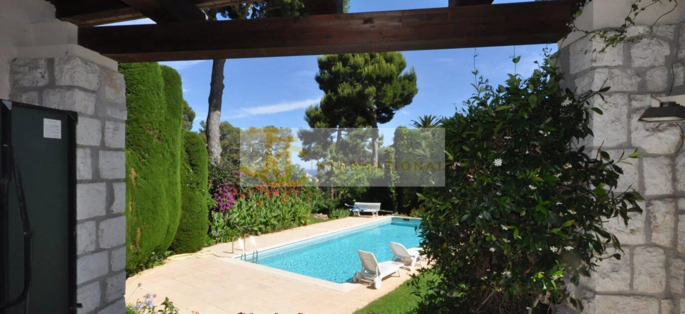 Villa 6p avec vaste jardin et piscine – 7 pièces – 5 chambres – 10 voyageurs – 250 m²