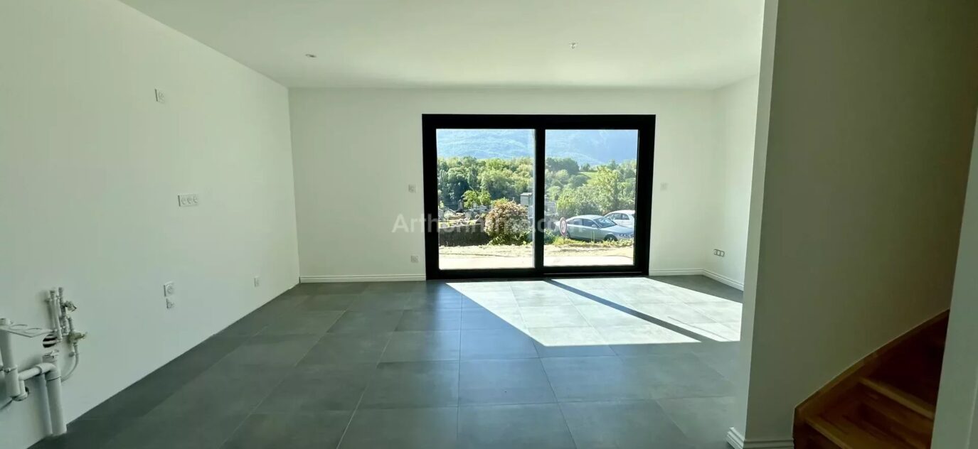 Maison jumelée idéalement située – 5 pièces – NR chambres – 8 voyageurs – 94.35 m²