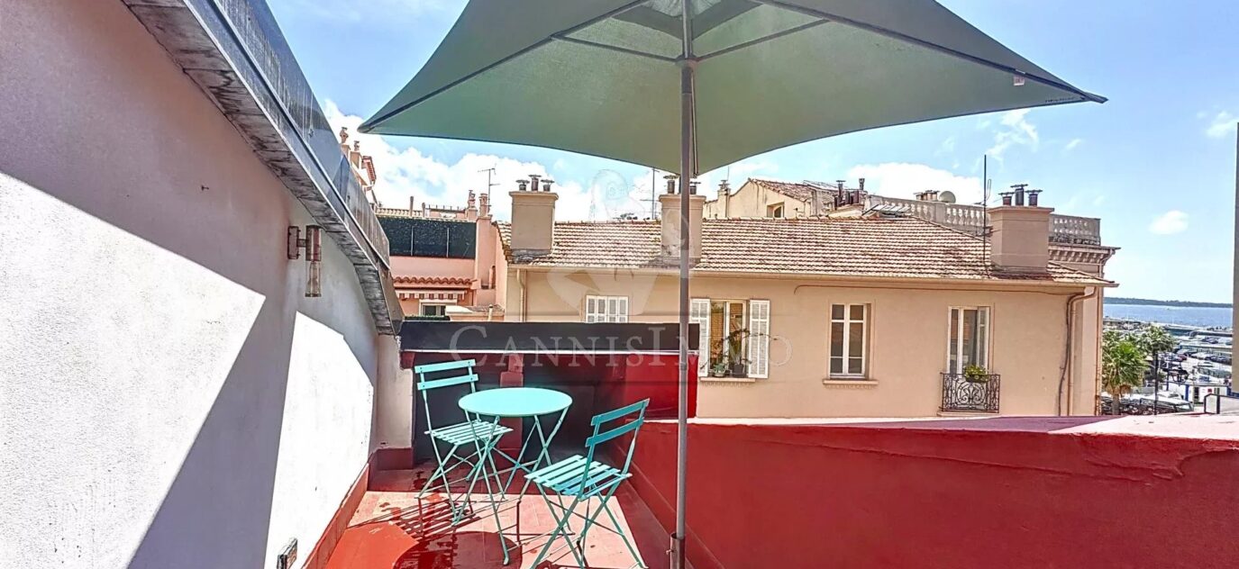 CANNES VIEUX PORT – 3 PIECES TERRASSE VUE MER – 3 pièces – 2 chambres – 2 voyageurs – 103 m²