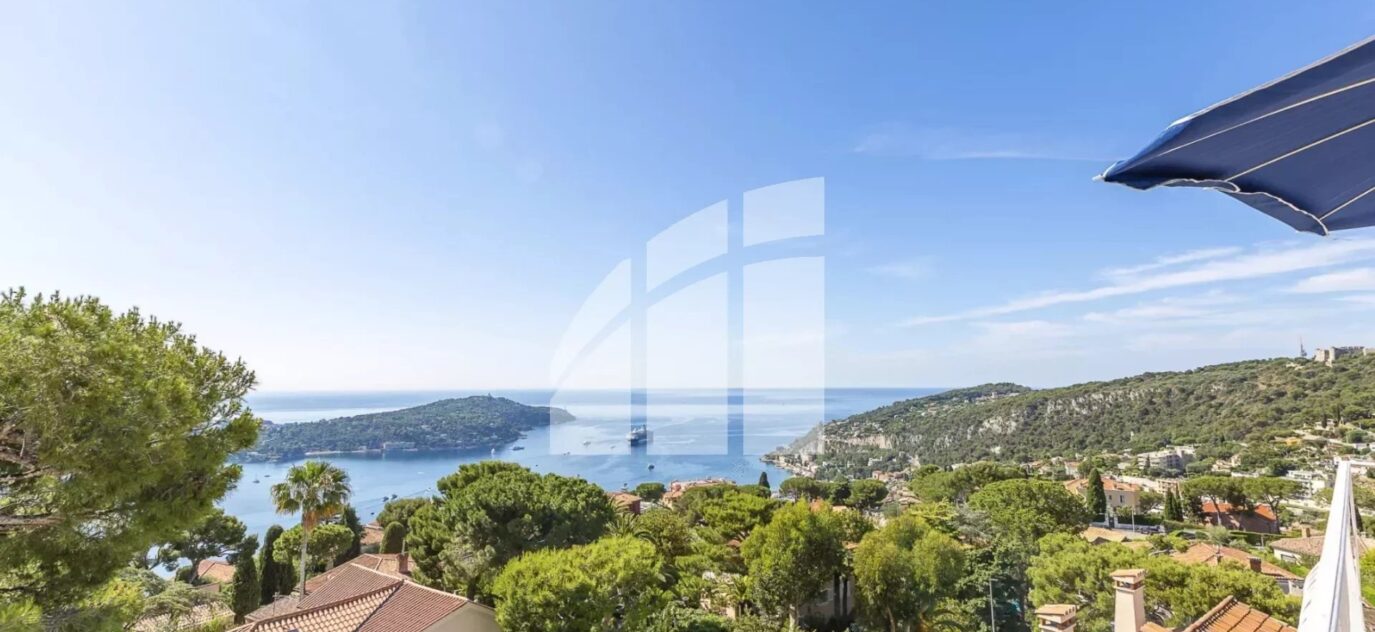 VILLEFRANCHE SUR MER // Corne d’Or – EXCEPTIONNELLE Villa 5-6 pièces 200m2 – Terrasses – Jardin – Piscine – SOLARIUM- Parkings / GARAGE // VILLEFRANCHE SUR MER – 5 pièces – NR chambres – 200 m²