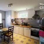 A vendre maison avec grand garage de 107m² et jardin clos – 9 pièces – 5 chambres – 181 m²