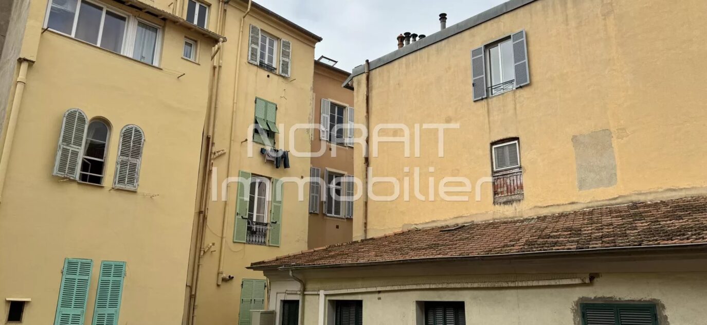 4 PIECES 77 M2 – MENTON CENTRE VILLE – GRANDE TERRASSE – 4 pièces – 3 chambres – 76.75 m²