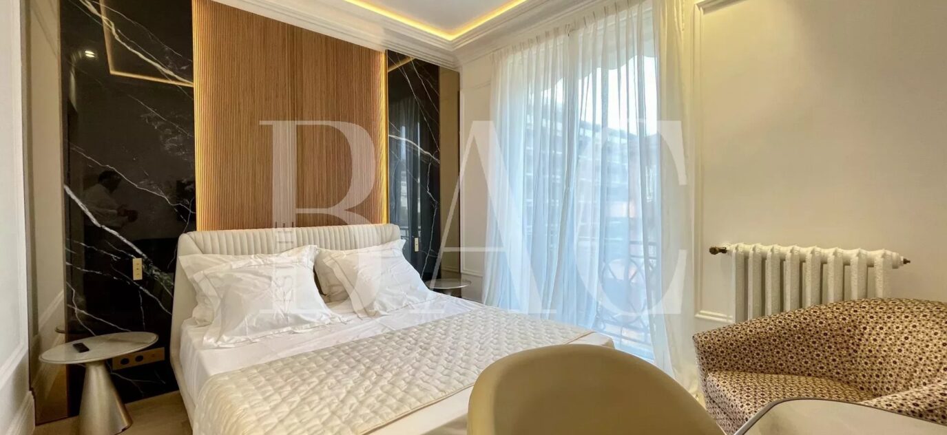 Cannes, Boulevard de la Croisette, appartement au Miramar – 3 pièces – 2 chambres – 100 m²