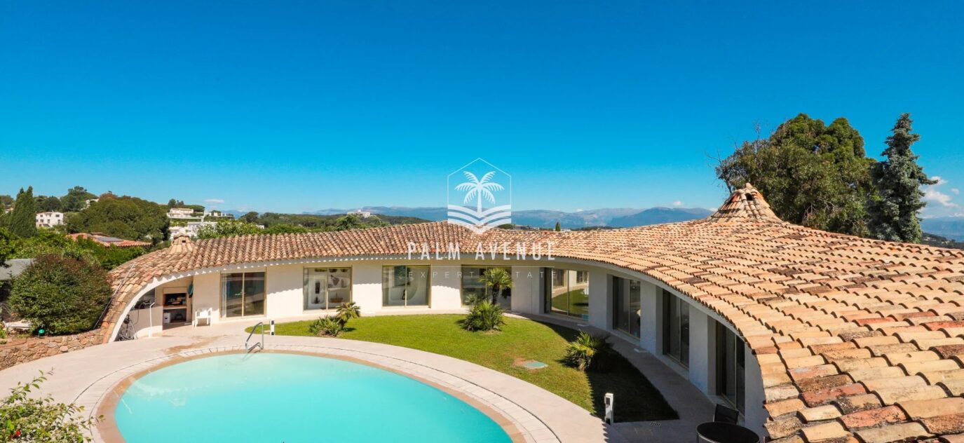 SUPER CANNES – PROPRIETE D’EXCEPTION –  VUE IMPRENABLE – VILLA AVEC PISCINE – MAISON DE GARDIEN – POOL HOUSE – 10 pièces – 6 chambres – NR voyageurs – 400 m²