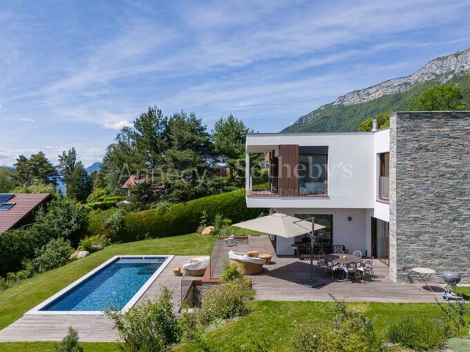 Superbe maison contemporaine à Veyrier du lac – 6 pièces – NR chambres – 320 m²