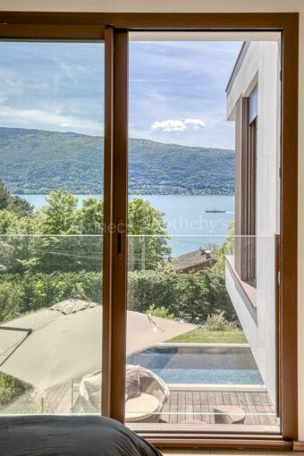 Superbe maison contemporaine à Veyrier du lac – 6 pièces – NR chambres – 320 m²