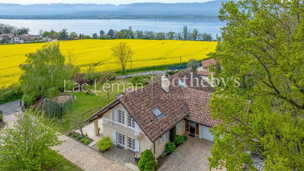 PROPRIÉTÉ DE CARACTÈRE À DEUX PAS DU LAC – 8 pièces – 3 chambres – 380 m²