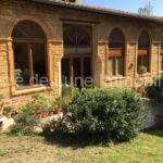 RARE Ancienne Orangerie de charme en pierres dorées avec maison de gardien – 8 pièces – 3 chambres – 215 m²