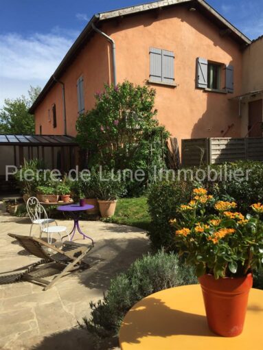 RARE Ancienne Orangerie de charme en pierres dorées avec maison de gardien – 8 pièces – 3 chambres – 215 m²