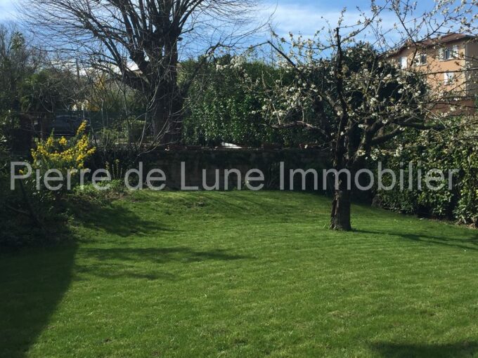 RARE Ancienne Orangerie de charme en pierres dorées avec maison de gardien – 8 pièces – 3 chambres – 215 m²