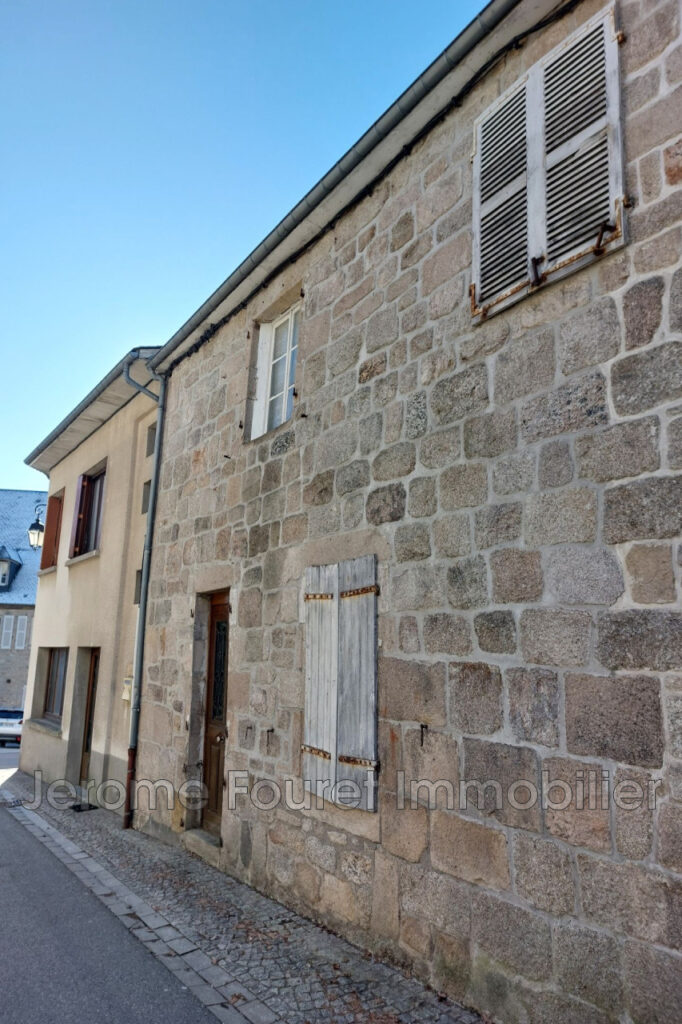 vente maison de village 3 Pièce(s) – 3 pièces – 2 chambres – 4  – 160.00 m²