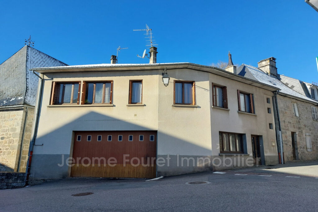 vente maison de village 3 Pièce(s) – 3 pièces – 2 chambres – 4  – 160.00 m²