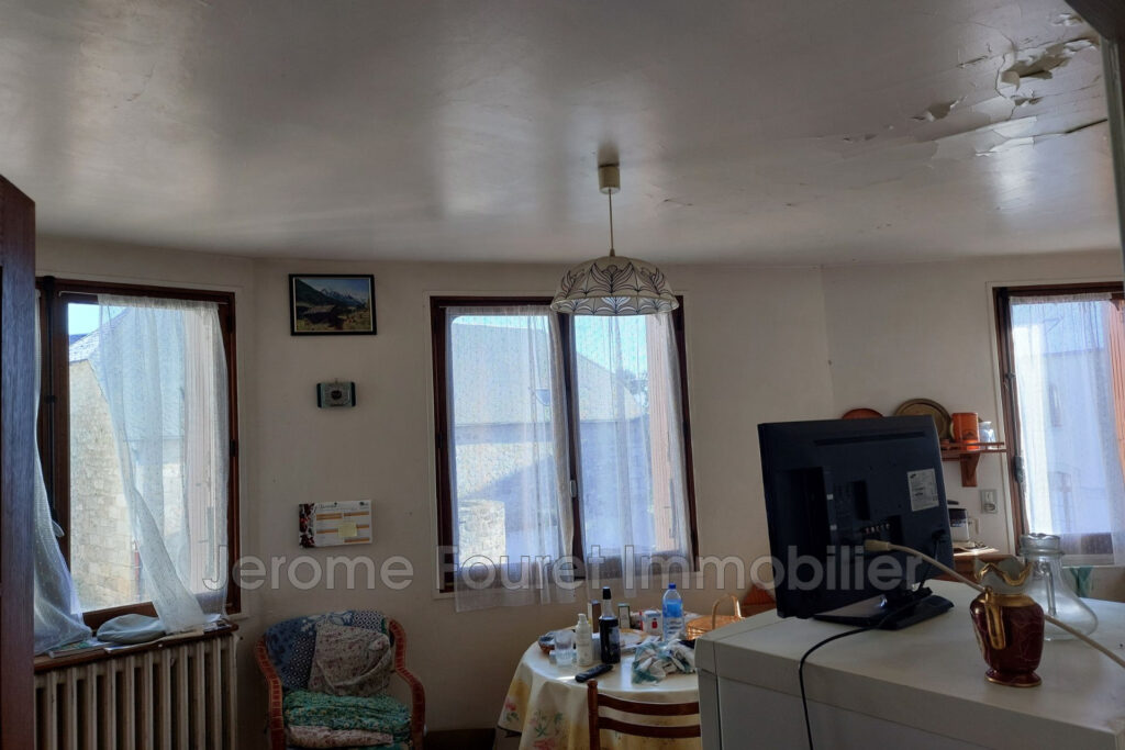 vente maison de village 3 Pièce(s) – 3 pièces – 2 chambres – 4  – 160.00 m²