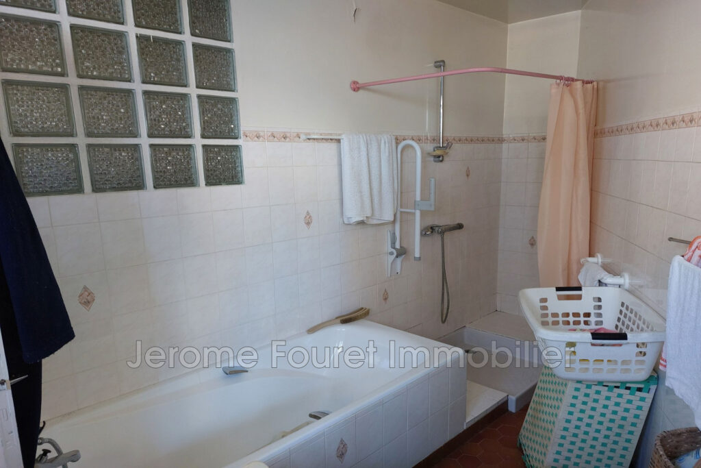 vente maison de village 3 Pièce(s) – 3 pièces – 2 chambres – 4  – 160.00 m²