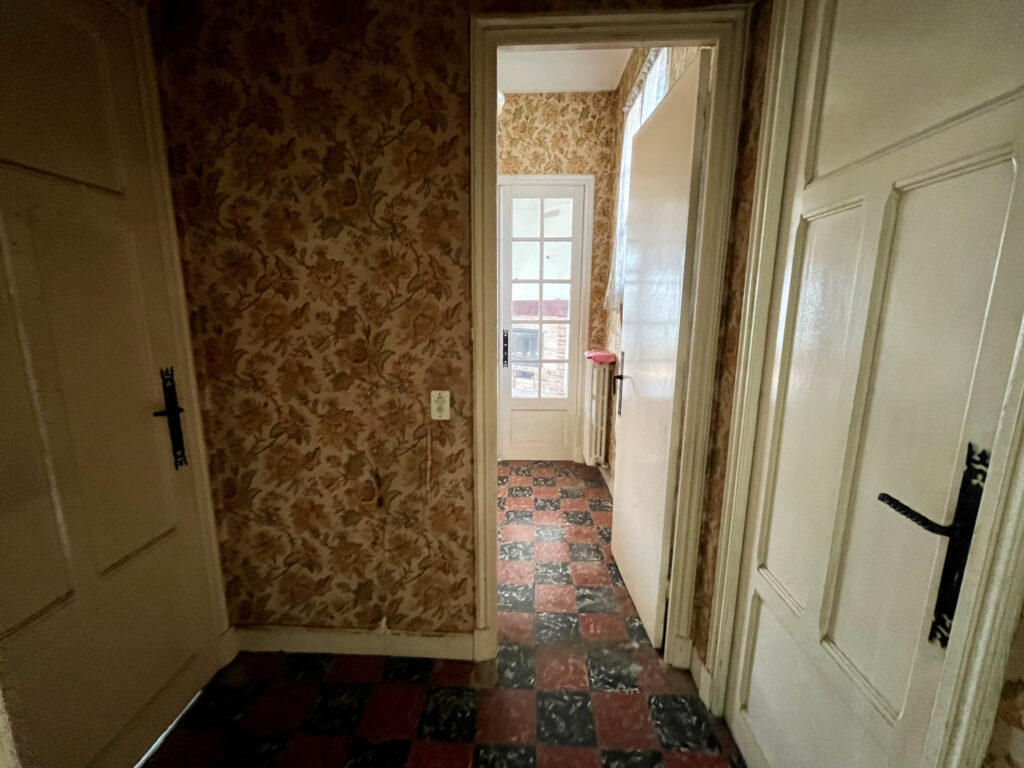 VILLENEUVE LOUBET PLAGE – Maison de Maître à rénover  – 8 pièces – 6 chambres – NR  – 208 m²