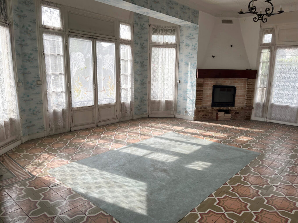 VILLENEUVE LOUBET PLAGE – Maison de Maître à rénover  – 8 pièces – 6 chambres – NR  – 208 m²