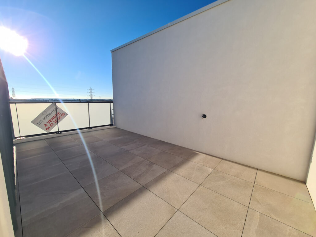 Appartement luxe  T3 de 83m2 : Vue Mer, Chambres avec Salle  – 3 pièces – 2 chambres – NR  – 83 m²