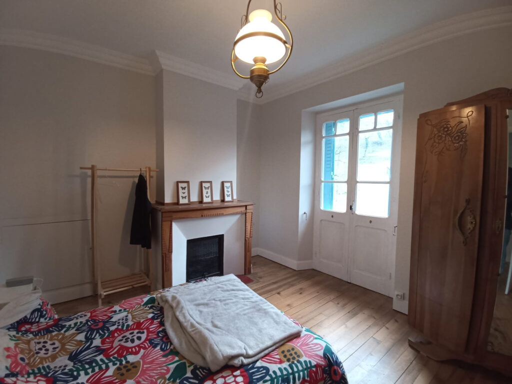 MAISON ATYPIQUE VALLEE DE LA BELLONGUE – 6 pièces – 3 chambres – 2  – 130 m²