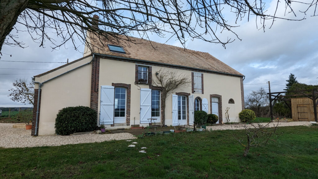 Entre Joigny et Courtenay, maison ancienne au calme – 5 pièces – 3 chambres – NR  – 132.06 m²