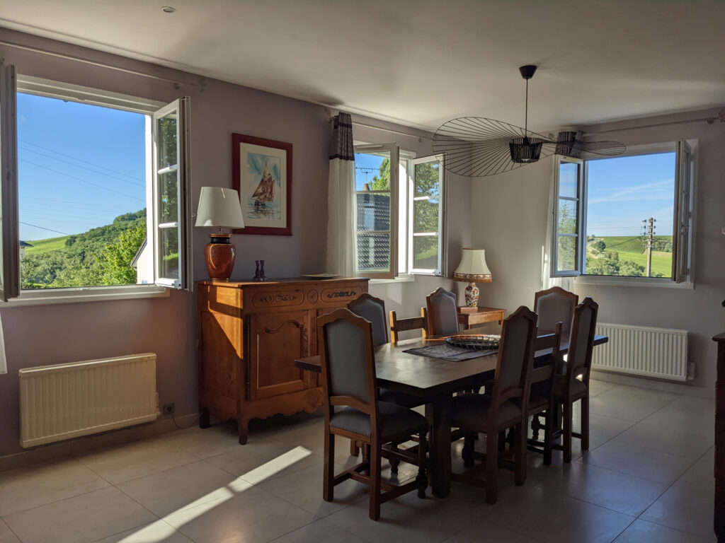 EMPLACEMENT EXCEPTIONNEL AU COEUR DU VIGNOBLE SANCERROIS – 6 pièces – 4 chambres – 4  – 215.59 m²