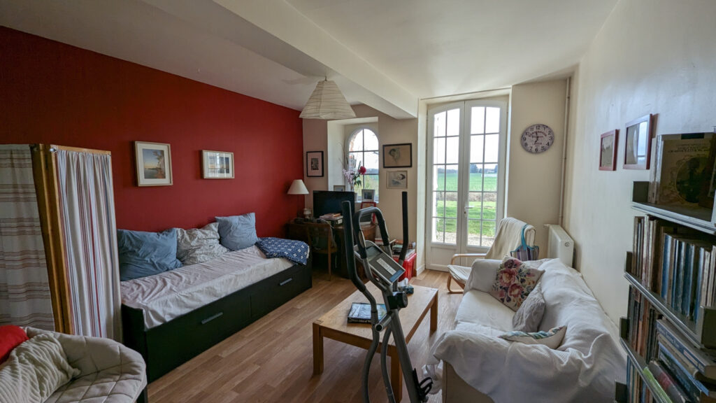 Entre Joigny et Courtenay, maison ancienne au calme – 5 pièces – 3 chambres – NR  – 132.06 m²