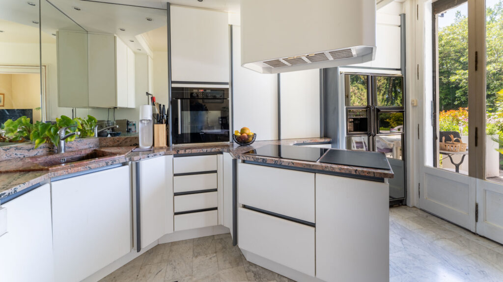  Villa de charme de 227 m2  – 6 pièces – 5 chambres – 4  – 227.02 m²