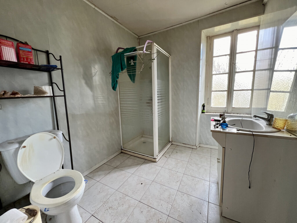 Corps de ferme à renover et ses 4ha de terres – 4 pièces – 3 chambres – 2  – 110 m²
