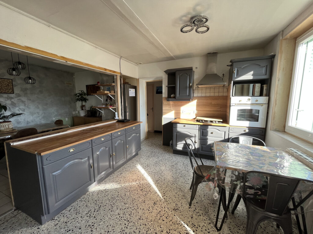 LONGERE AVEC VUE SUR LA CAMPAGNE – 5 pièces – 2 chambres – 4  – 130 m²