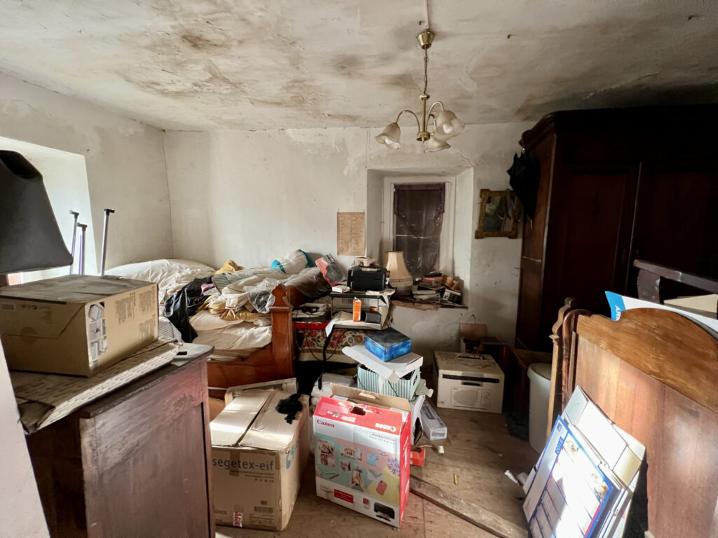 Corps de ferme à renover et ses 4ha de terres – 4 pièces – 3 chambres – 2  – 110 m²