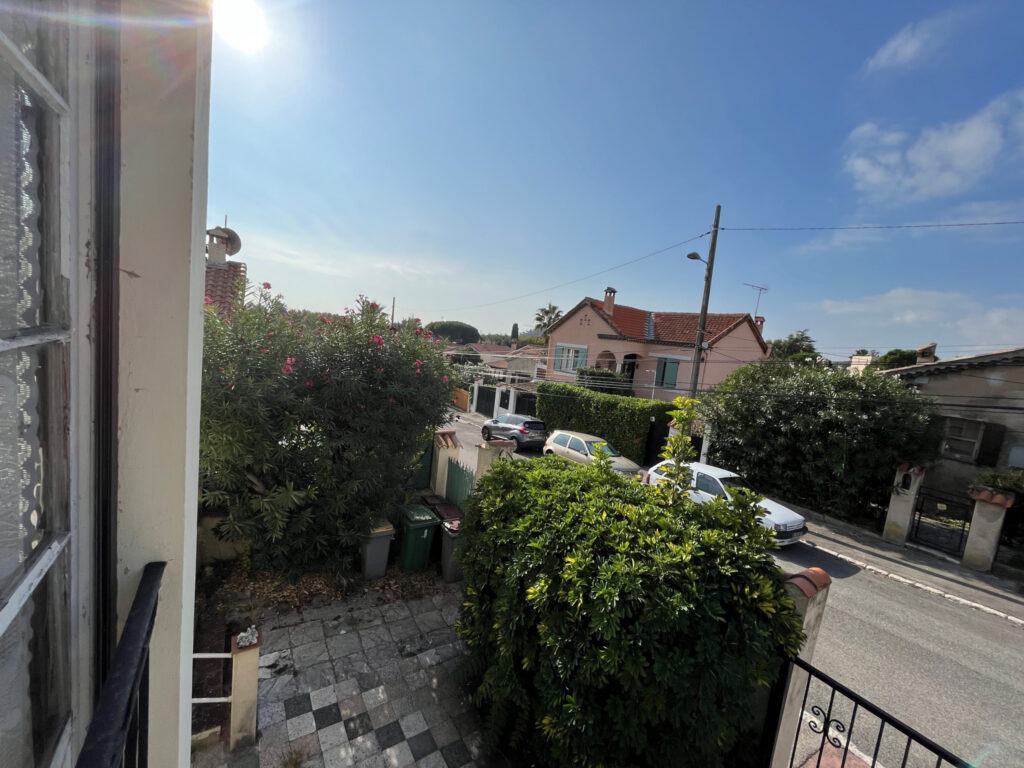 VILLENEUVE LOUBET PLAGE – Maison de Maître à rénover  – 8 pièces – 6 chambres – NR  – 208 m²
