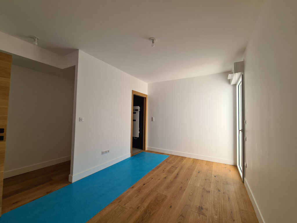 Appartement luxe  T3 de 83m2 : Vue Mer, Chambres avec Salle  – 3 pièces – 2 chambres – NR  – 83 m²