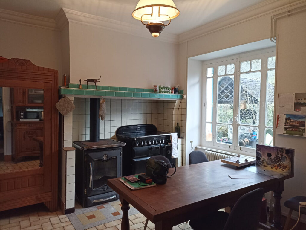 MAISON ATYPIQUE VALLEE DE LA BELLONGUE – 6 pièces – 3 chambres – 2  – 130 m²