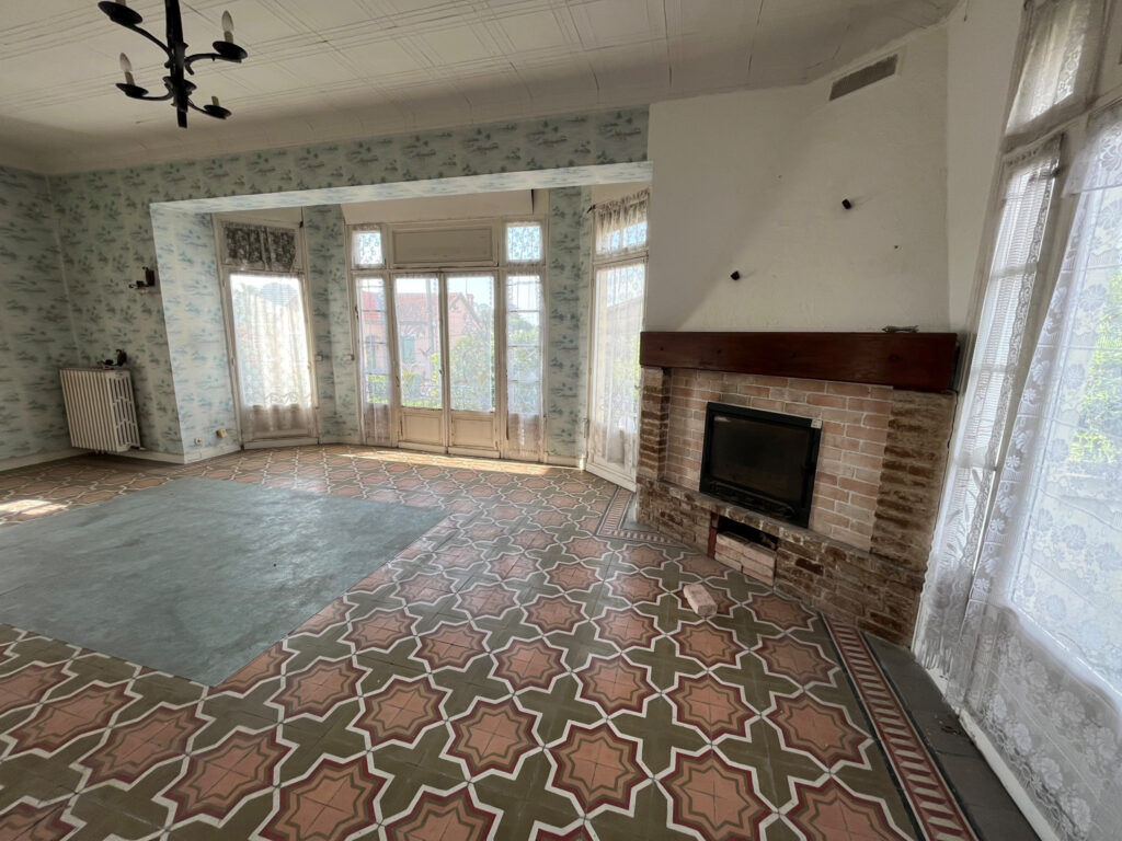 VILLENEUVE LOUBET PLAGE – Maison de Maître à rénover  – 8 pièces – 6 chambres – NR  – 208 m²