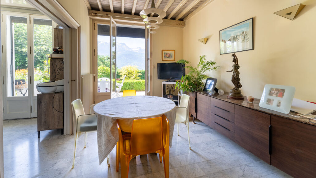  Villa de charme de 227 m2  – 6 pièces – 5 chambres – 4  – 227.02 m²