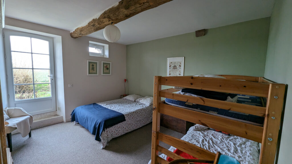 Entre Joigny et Courtenay, maison ancienne au calme – 5 pièces – 3 chambres – NR  – 132.06 m²