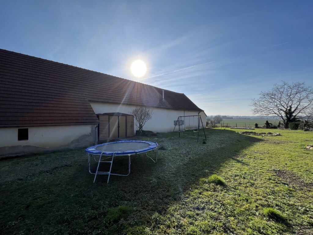 LONGERE AVEC VUE SUR LA CAMPAGNE – 5 pièces – 2 chambres – 4  – 130 m²