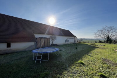 LONGERE AVEC VUE SUR LA CAMPAGNE – 5 pièces – 2 chambres – 130 m²