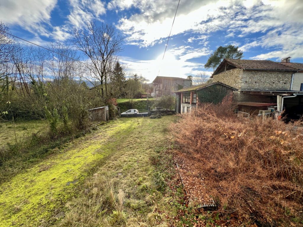 Corps de ferme à renover et ses 4ha de terres – 4 pièces – 3 chambres – 2  – 110 m²