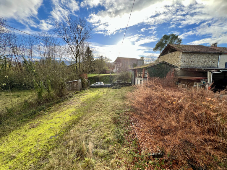 Corps de ferme à renover et ses 4ha de terres – 4 pièces – 3 chambres – 110 m²