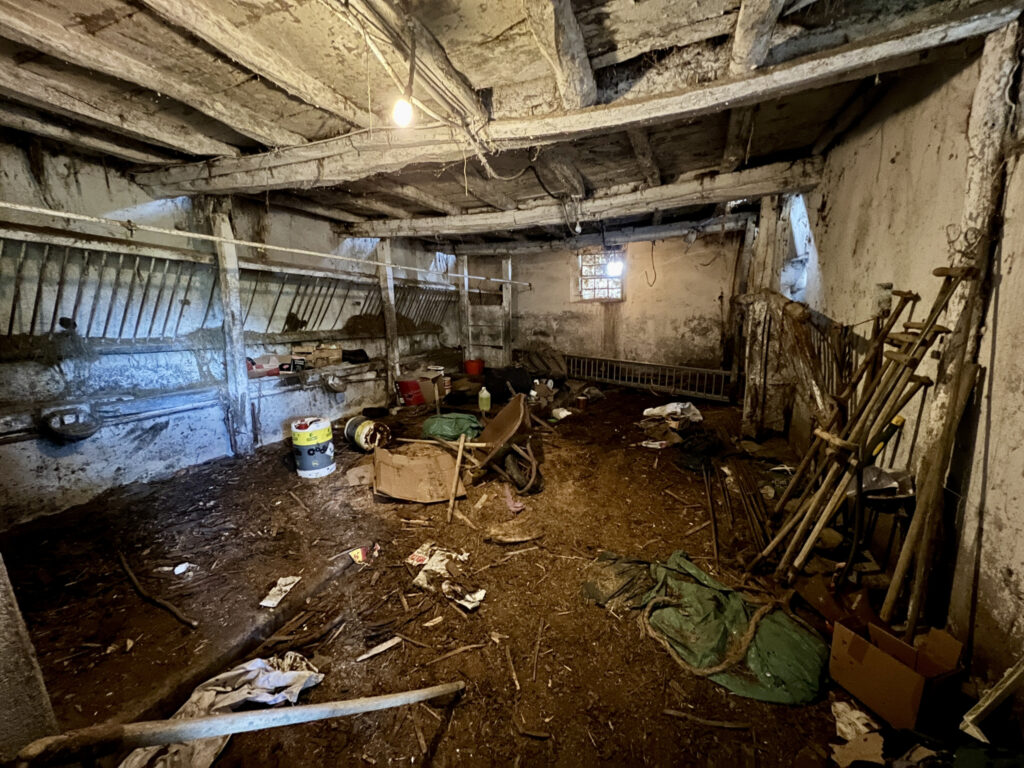 Corps de ferme à renover et ses 4ha de terres – 4 pièces – 3 chambres – 2  – 110 m²