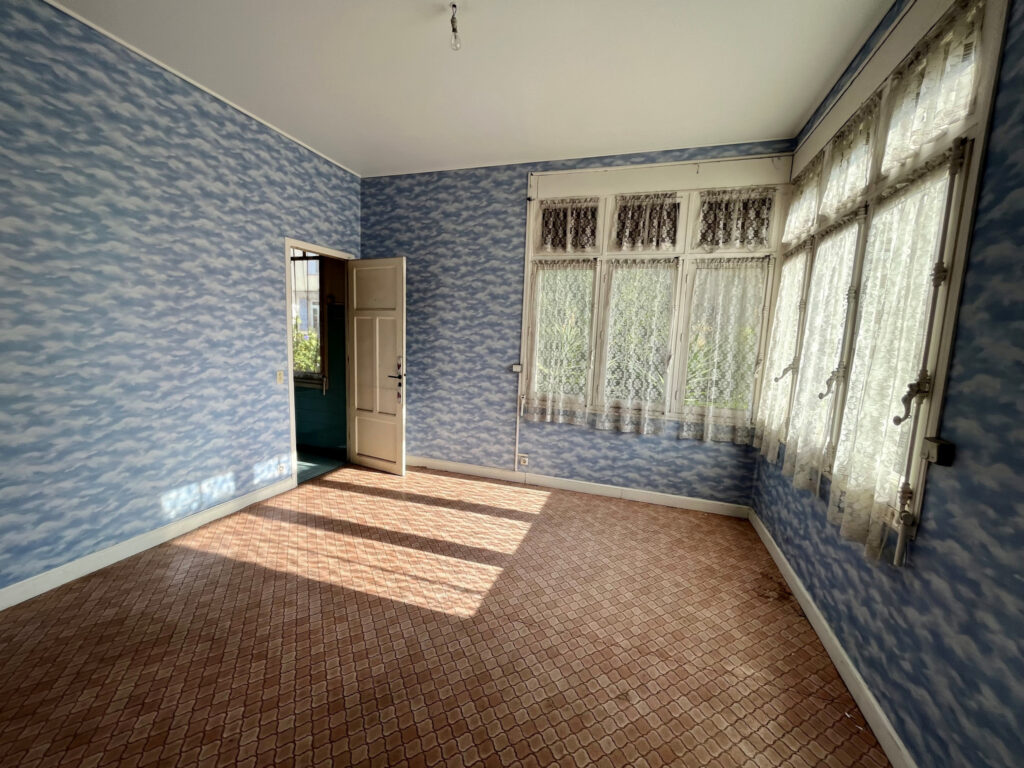 VILLENEUVE LOUBET PLAGE – Maison de Maître à rénover  – 8 pièces – 6 chambres – NR  – 208 m²