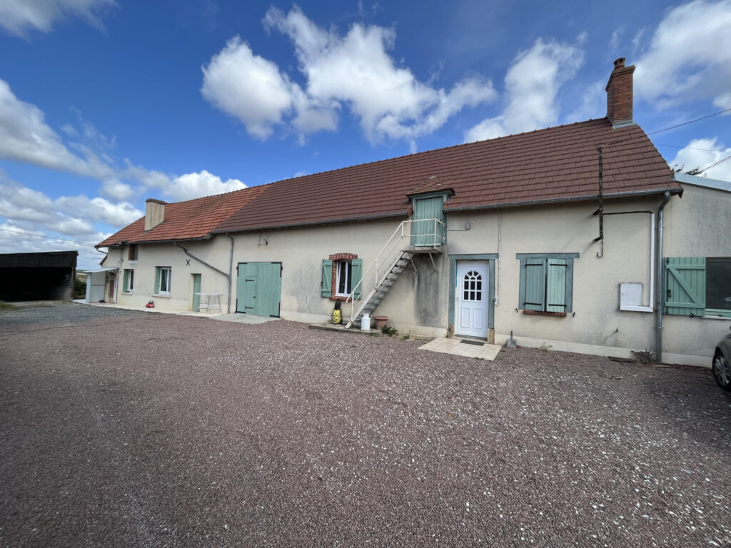 LONGERE AVEC VUE SUR LA CAMPAGNE – 5 pièces – 2 chambres – 4  – 130 m²