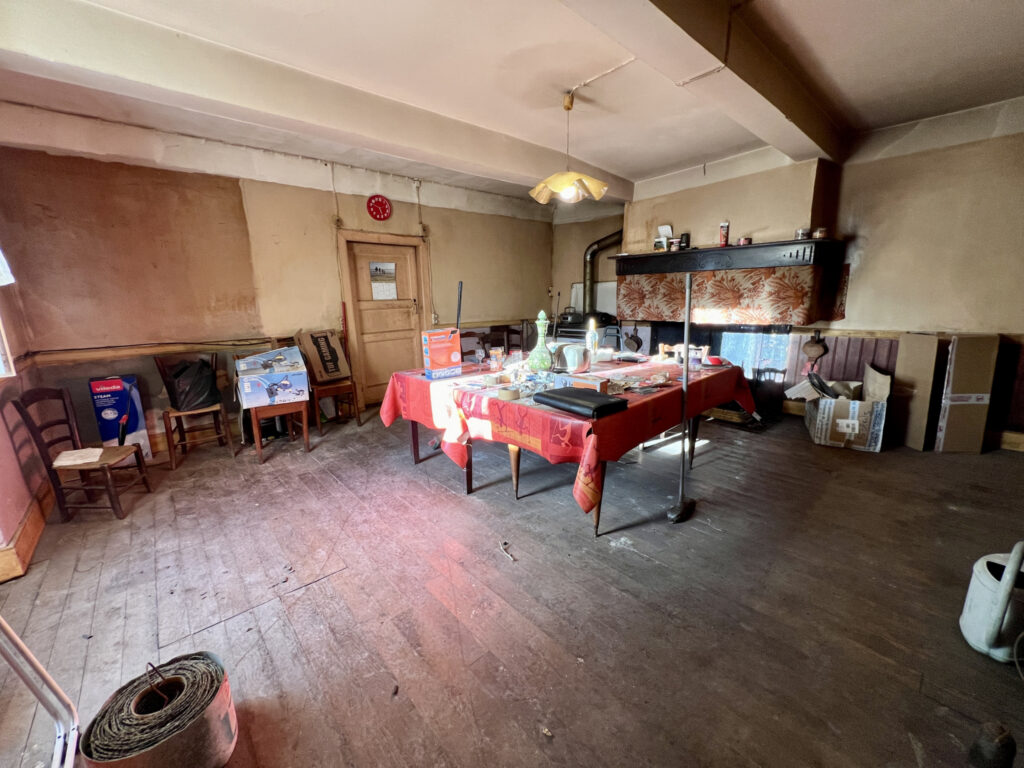 Corps de ferme à renover et ses 4ha de terres – 4 pièces – 3 chambres – 2  – 110 m²