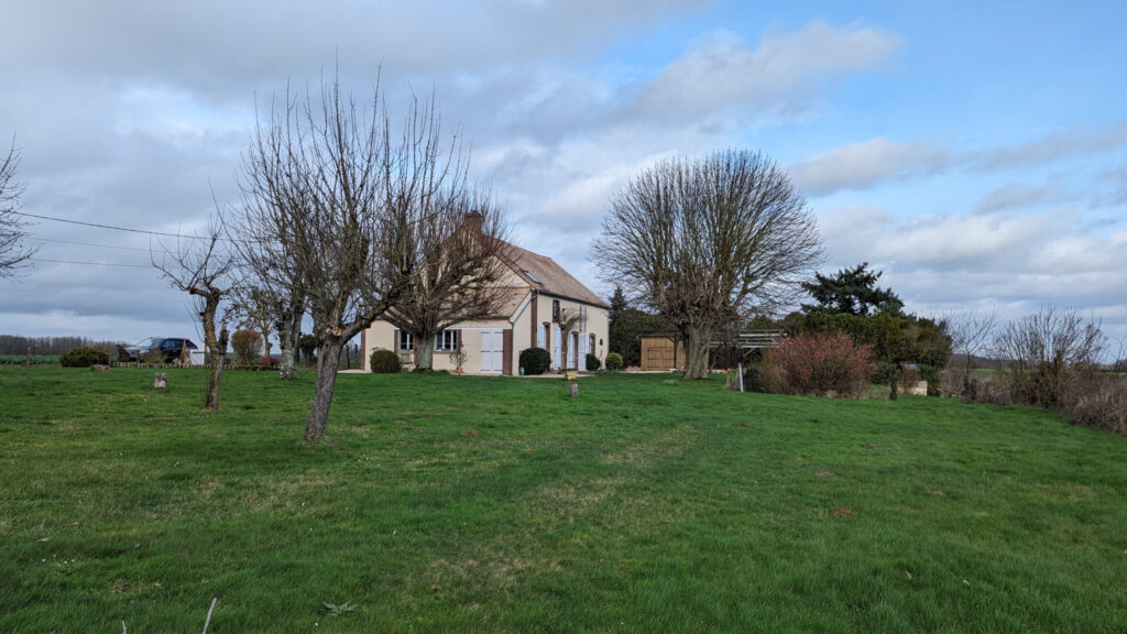 Entre Joigny et Courtenay, maison ancienne au calme – 5 pièces – 3 chambres – NR  – 132.06 m²