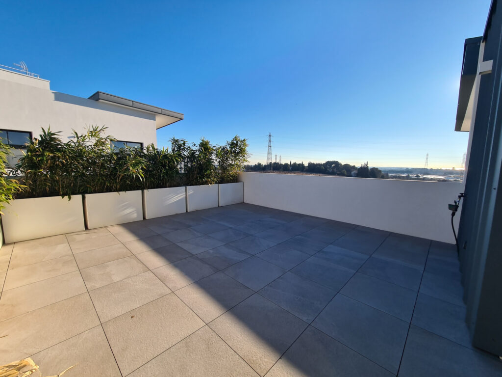 Appartement luxe  T3 de 83m2 : Vue Mer, Chambres avec Salle  – 3 pièces – 2 chambres – NR  – 83 m²