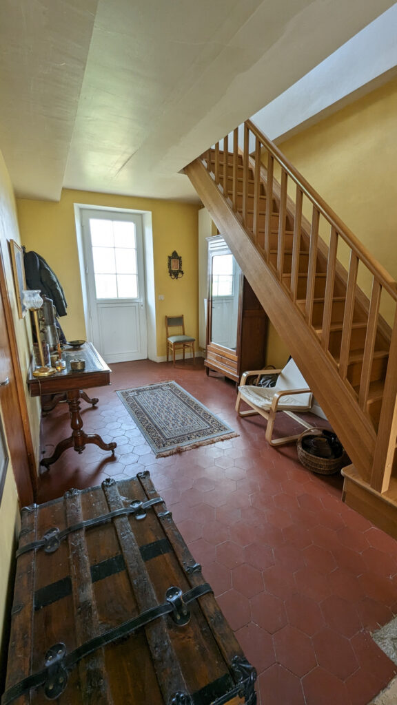 Entre Joigny et Courtenay, maison ancienne au calme – 5 pièces – 3 chambres – NR  – 132.06 m²