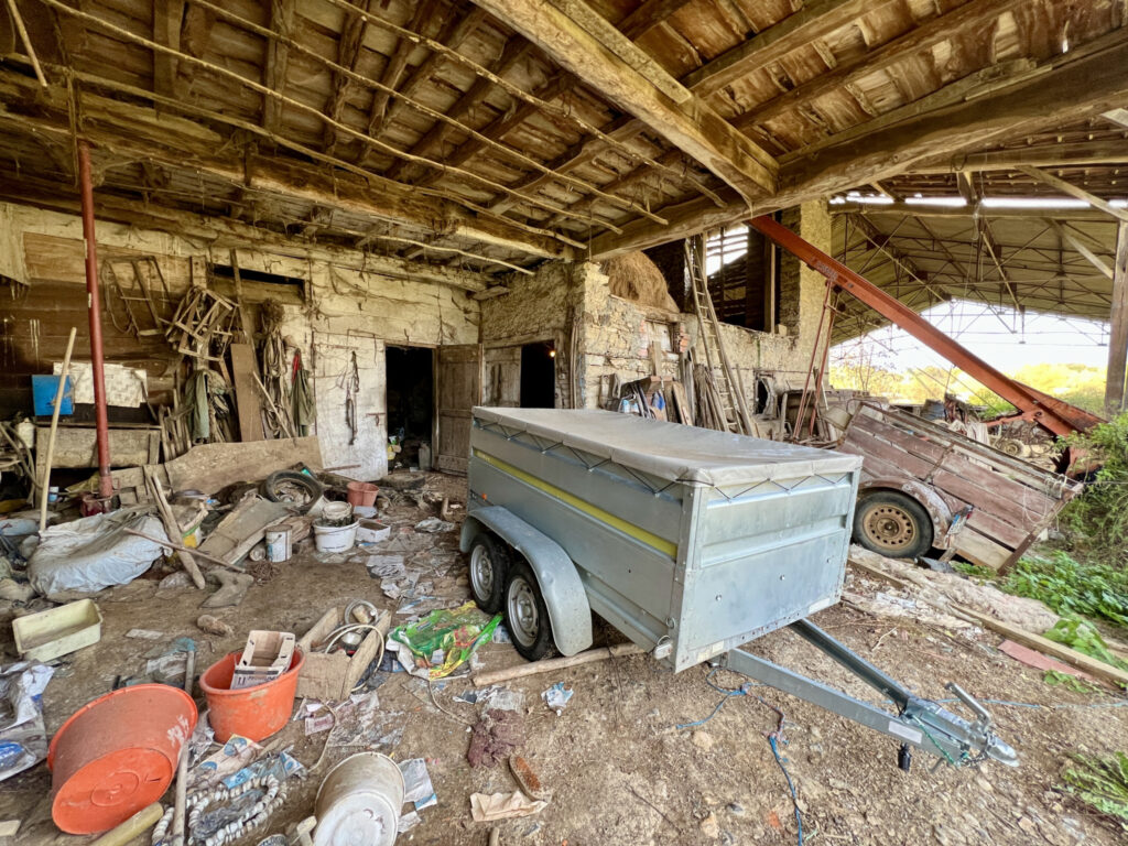 Corps de ferme à renover et ses 4ha de terres – 4 pièces – 3 chambres – 2  – 110 m²