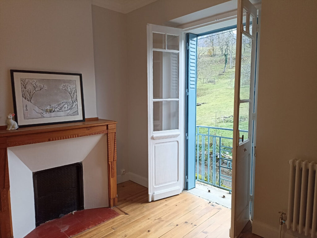 MAISON ATYPIQUE VALLEE DE LA BELLONGUE – 6 pièces – 3 chambres – 2  – 130 m²