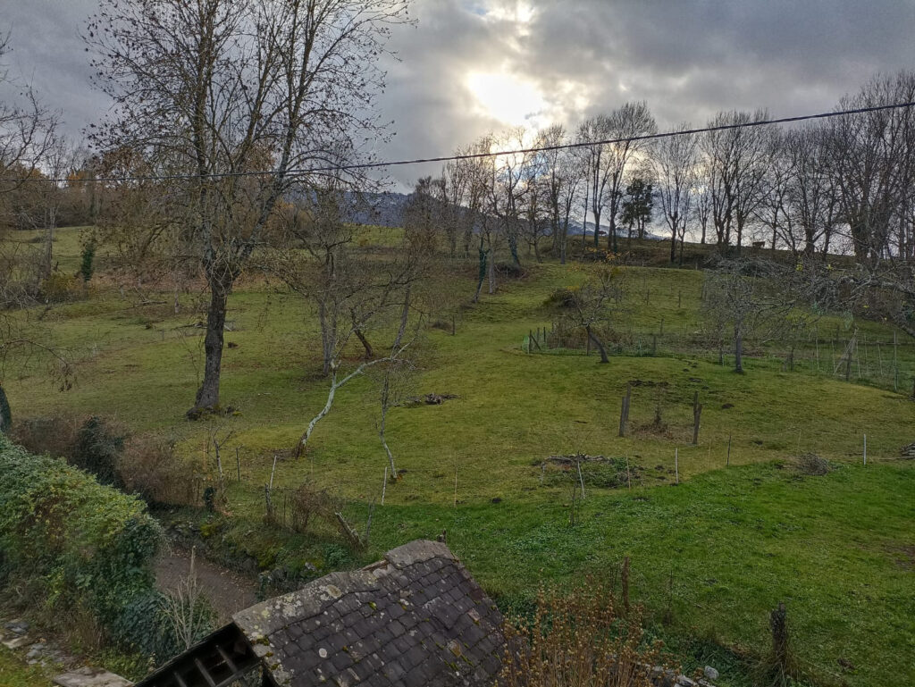 MAISON ATYPIQUE VALLEE DE LA BELLONGUE – 6 pièces – 3 chambres – 2  – 130 m²