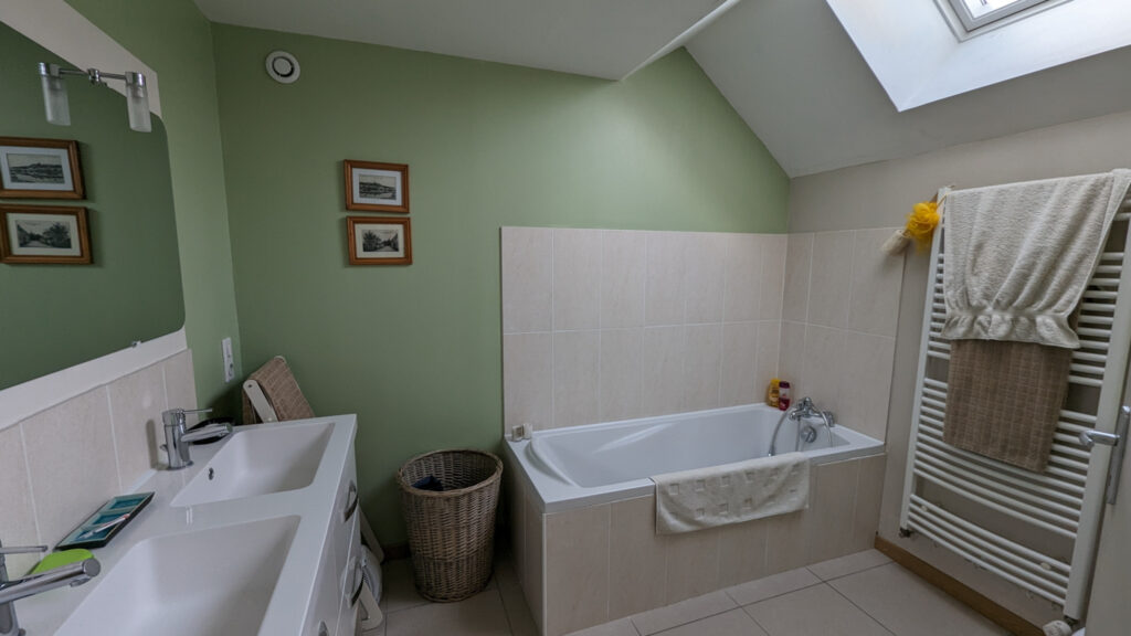 Entre Joigny et Courtenay, maison ancienne au calme – 5 pièces – 3 chambres – NR  – 132.06 m²